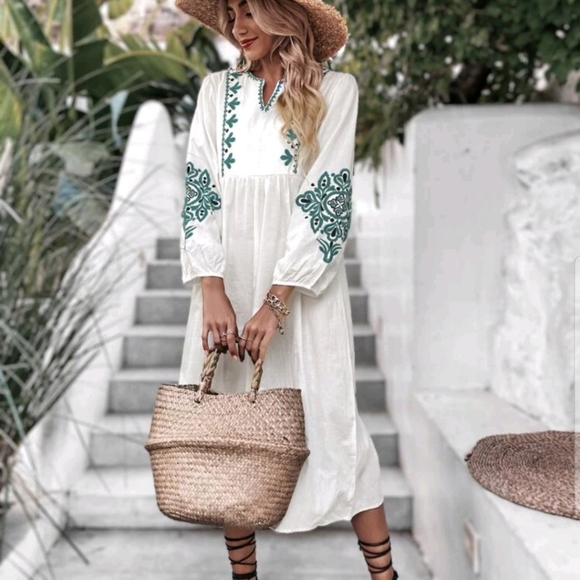 BOHO white dress teal embroidery lantern sleeves - Picture 5 of 7